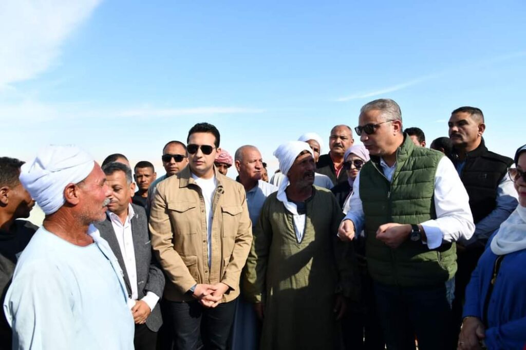 محافظ الفيوم يشارك الصيادين فرحتهم بافتتاح موسم الصيد ببحيرة قارون