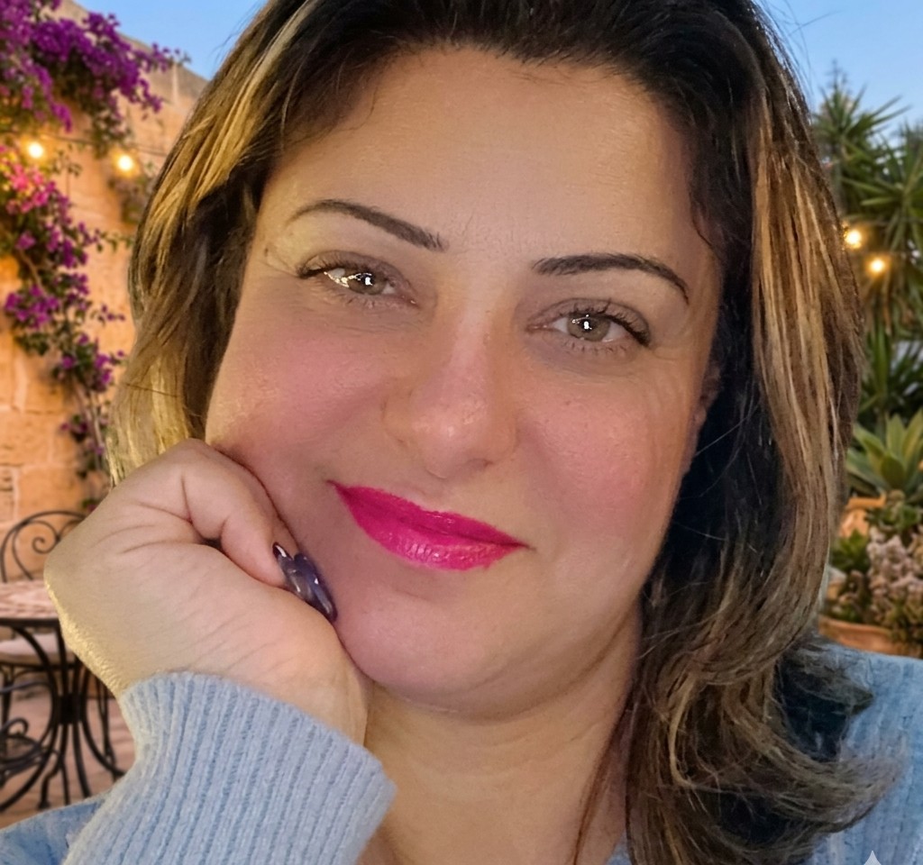 ملائكة تطاردها الثقوب